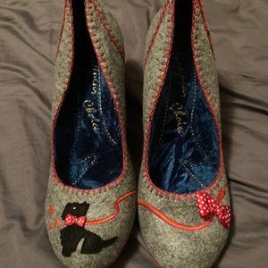 Super-cute Design Asylum, grey, felt shoes with darling dog print - Size 10